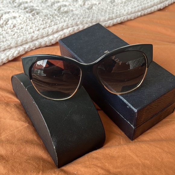 Prada Sunglasses Black/Gold AUTHENTIC USED main image 5